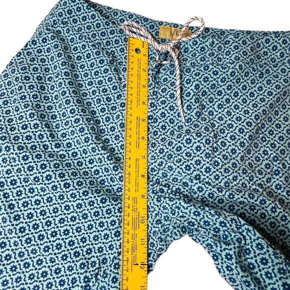 J Crew Mens Sz‎ 30 SWIM TRUNKS Board Swimming Lined Shorts Blue Abstract Design - Picture 4 of 7